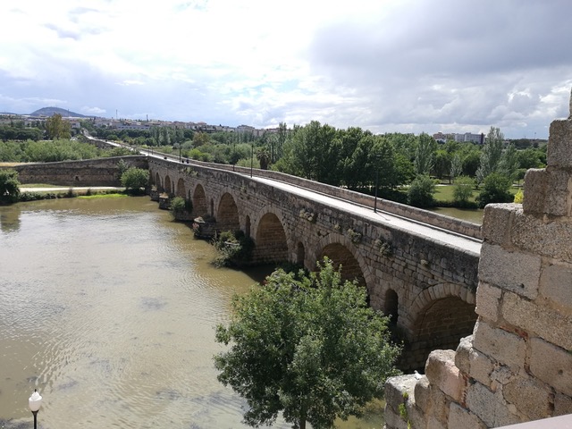 The Roman bridge in Mérida, the word's longest Roman bridge. Photo © snobb.net